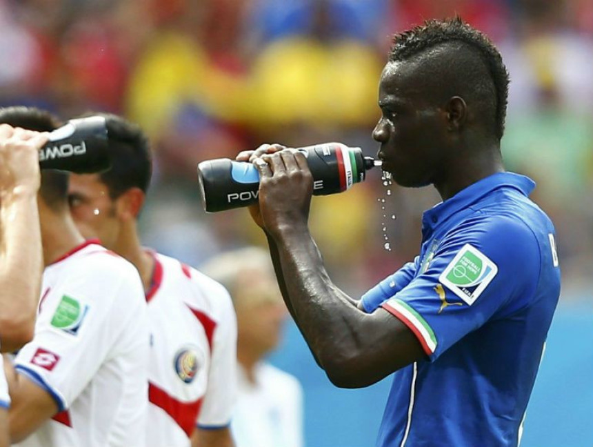 Baloteli predvodi novu Italiju!