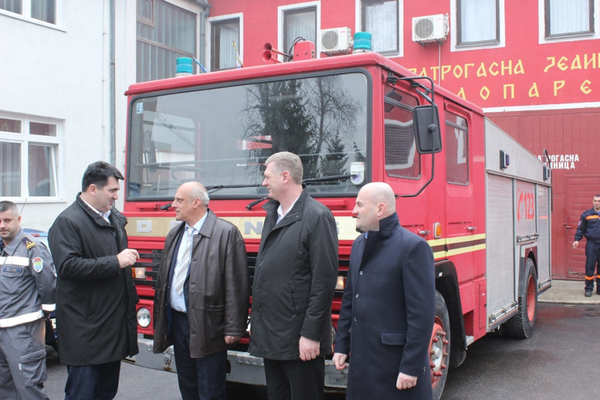 Лопаре поклониле ватрогасно возило 