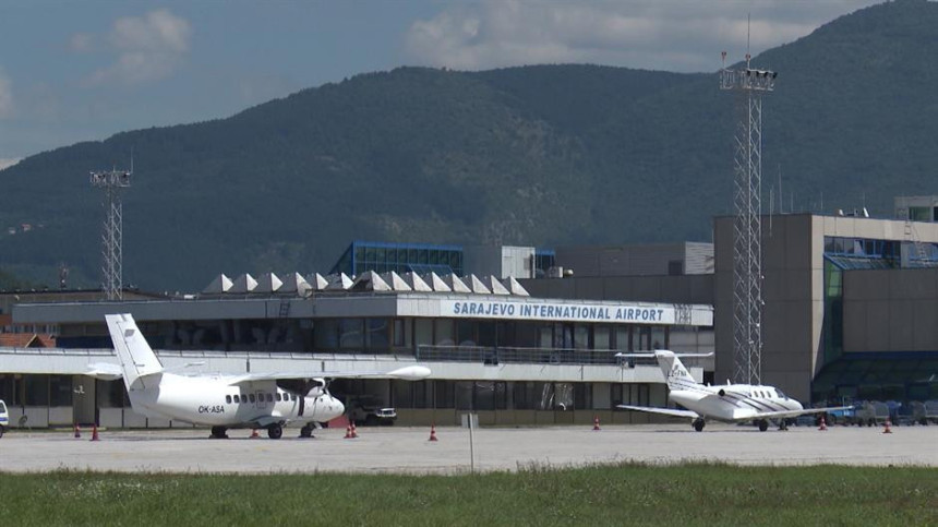 Dva lica uhapšena na aerodromima