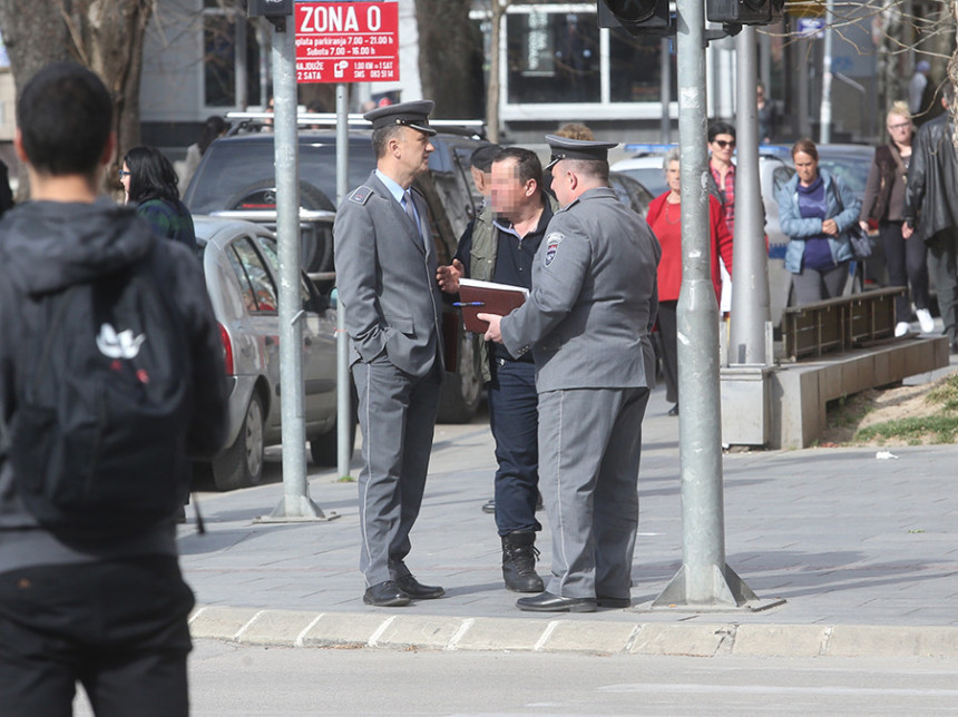 BL: Rastjerani prodavci cvijeća