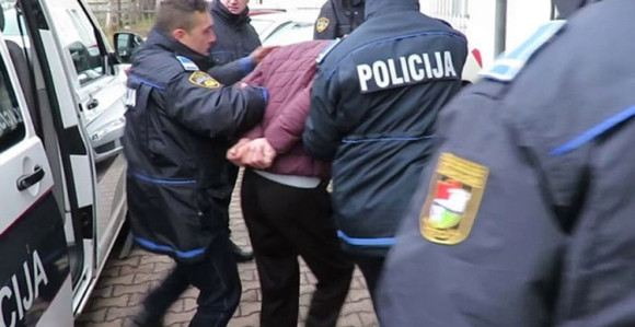 Optužen za smrt majke i kćerke