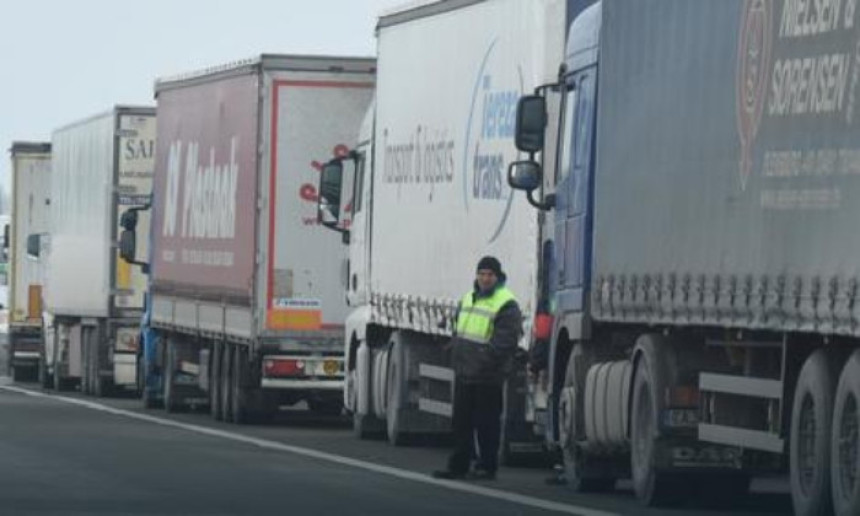 Ogromne gužve na granicama