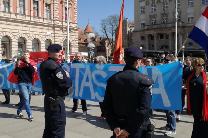 Na Trgu poručili: “Dosta ustaštva“!