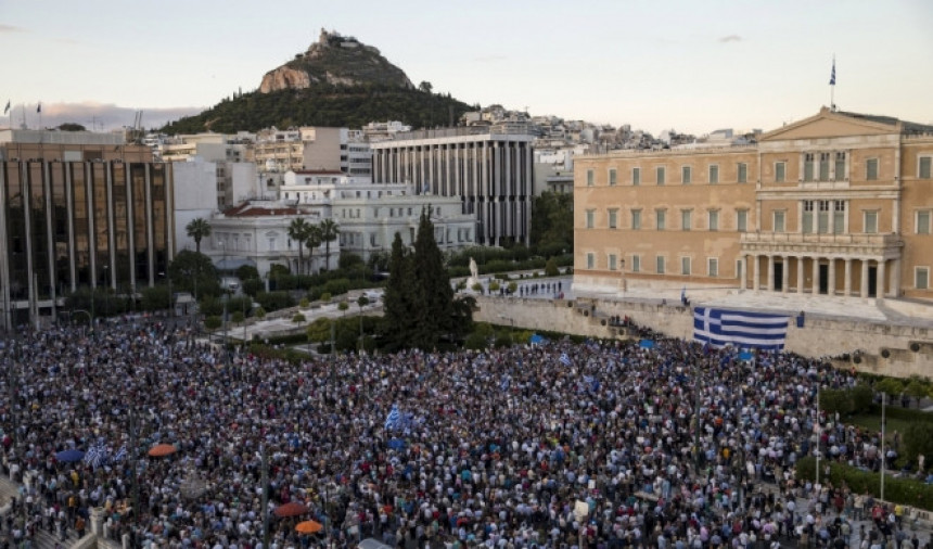 Hiljade demonstranata na ulicama Atine!