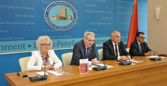 Oko tristo hiljada radi na crno u BiH