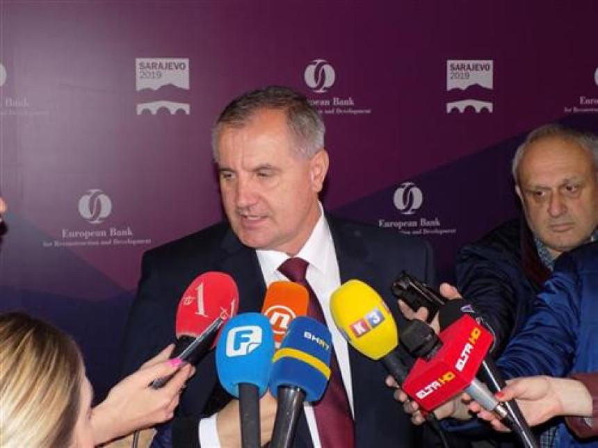 Vlada razmišlja da tuži Mital