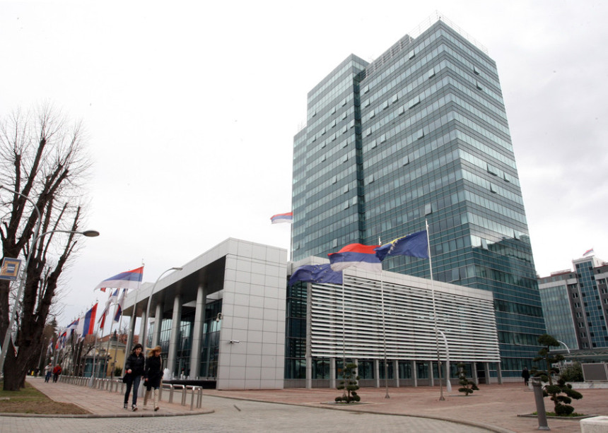 С буџета бјеже приватницима