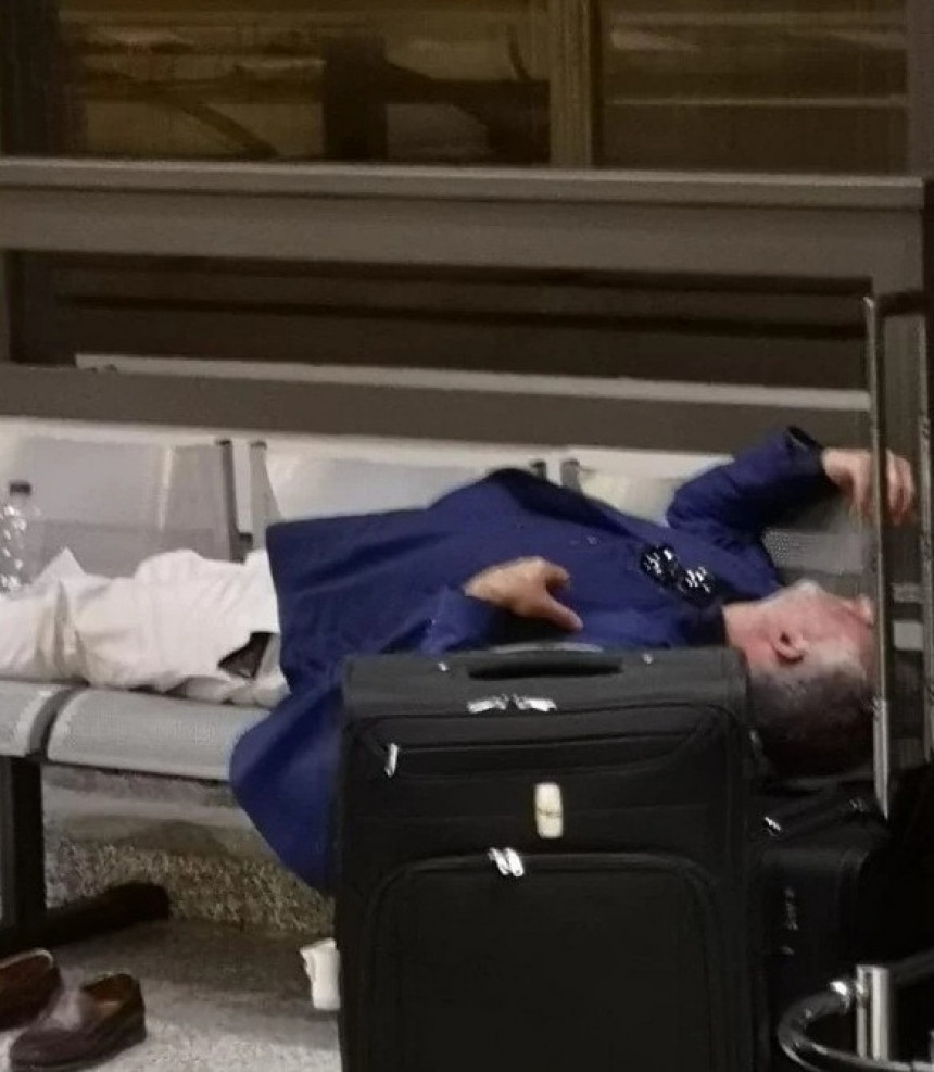 Pijan prespavao na aerodromu