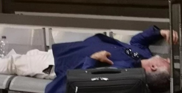 Pijan prespavao na aerodromu