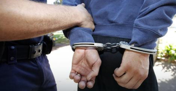 Naoružan bježao od policije