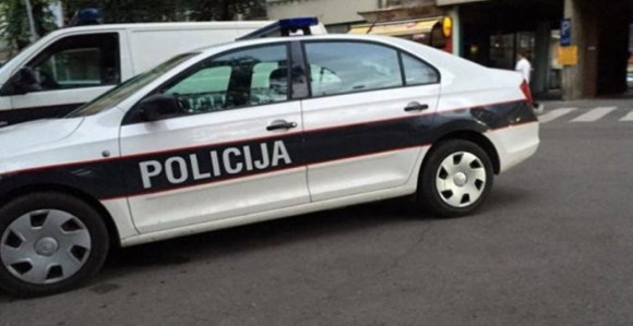  Autom sletjeli u kanjon rijeke 