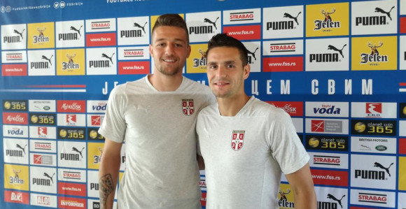 Ove lopte lete, samo šutiraj!