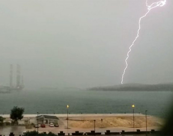 Oko 20 hiljada munja iznad Istre