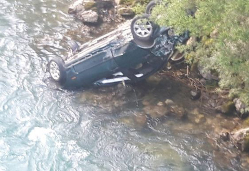 Automobil pao u Neretvu