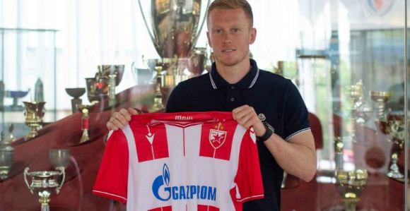 Kupili mu pravi dres, crveno-bijeli sa brojem šest!