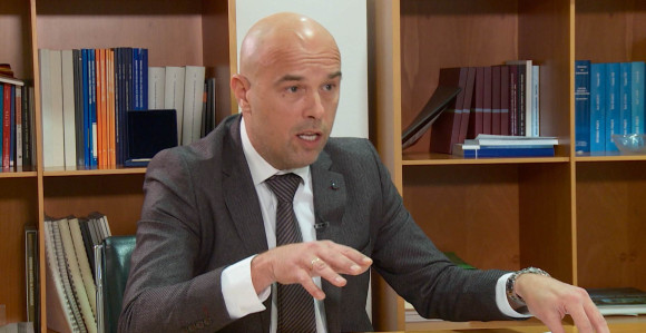 "Der Standard" o aferi potkivanja