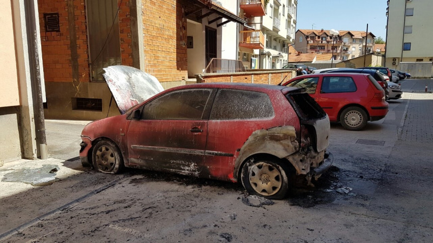 Izgorio automobil u centru Bijeljine