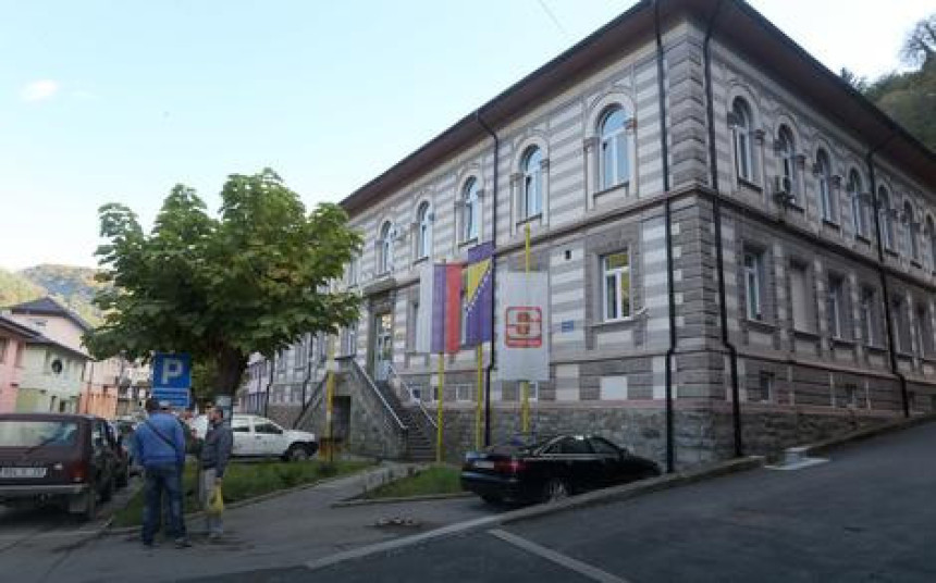Srebrenica bez biste Čurkinu