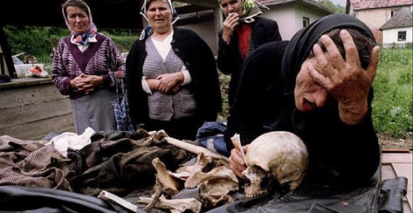 Srpski zid plača - Srebrenica 