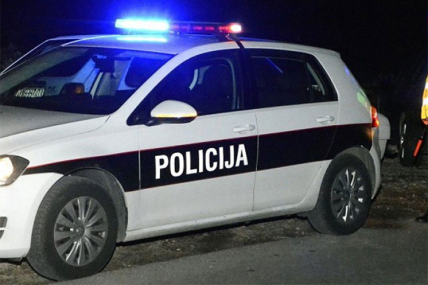 Volvom "pokupio" vesele mladiće