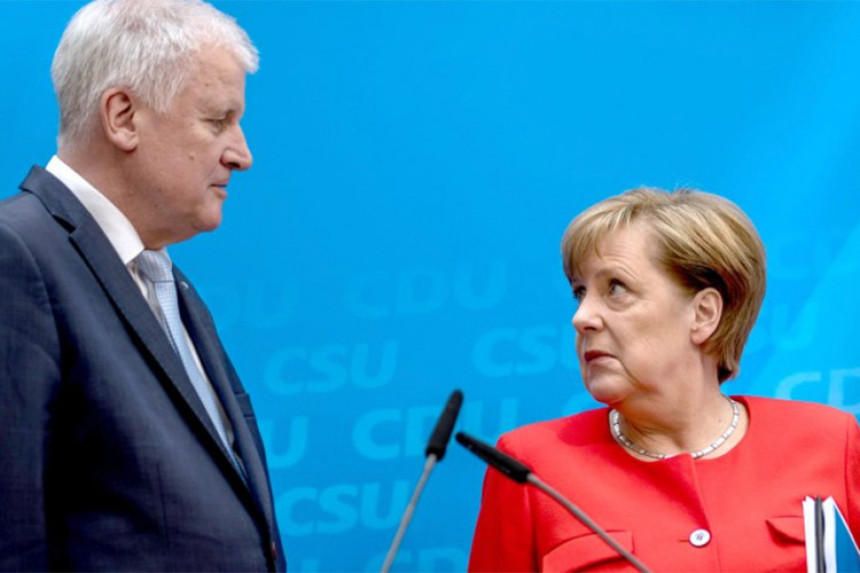 Зехофер: Спор са Меркел је историја