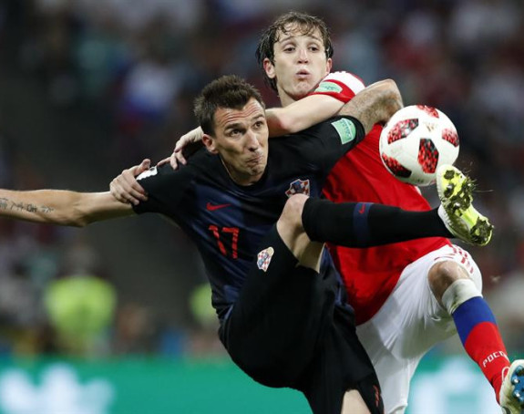 Mandžukić častio pivom i "prozvao" kritičare!