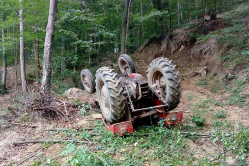 Nesreća: Traktor sletio s puta