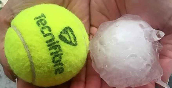 Padao grad veličine loptice 