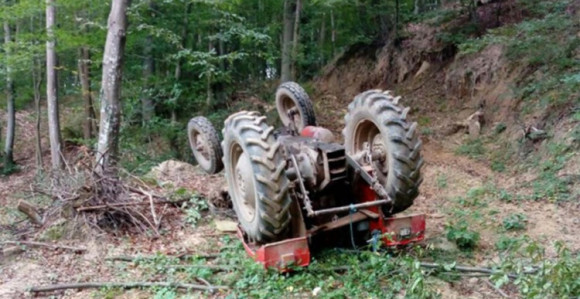 Nesreća: Traktor sletio s puta