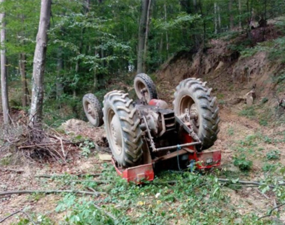 Nesreća: Traktor sletio s puta