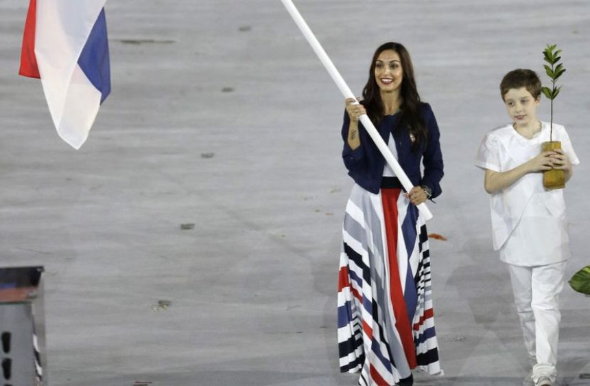 OI - Ivana Maksimović: Nošenje zastave Srbije nije uticalo na moj takmičarski nastup!