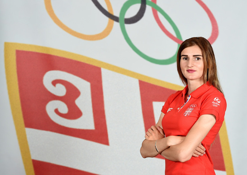 Amela: Žao mi je Novaka! Sad bodrimo ostale!