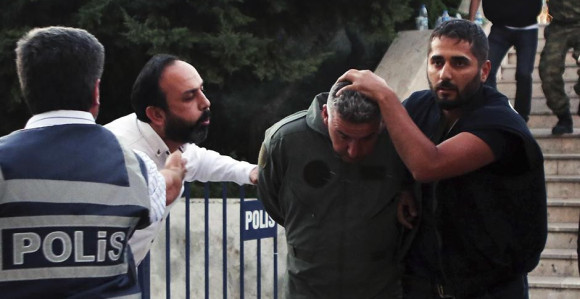 Obračun: Erdogan hapsi i strance