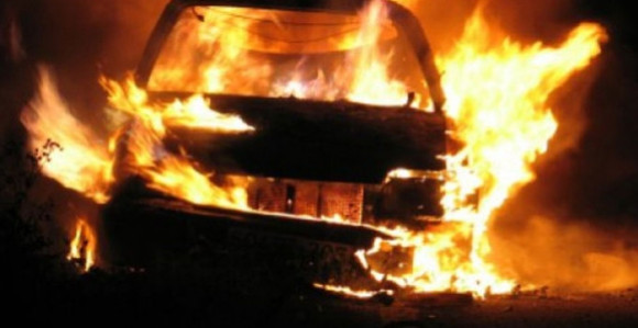 Mladić izgorio u vozilu nakon slijetanja s puta