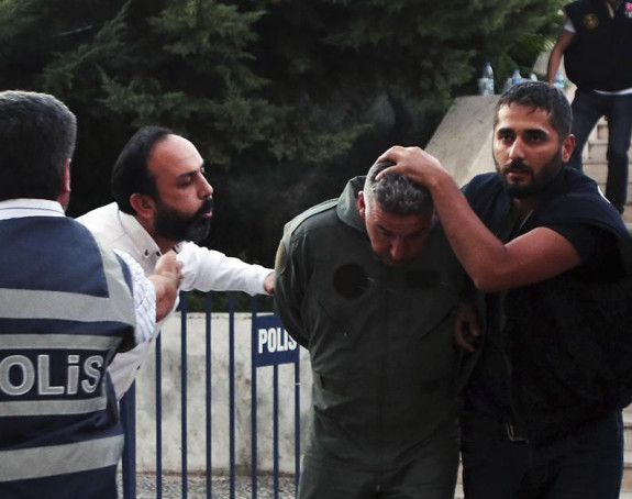 Obračun: Erdogan hapsi i strance