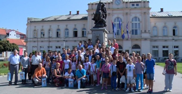 Učenici spajaju bratske gradove