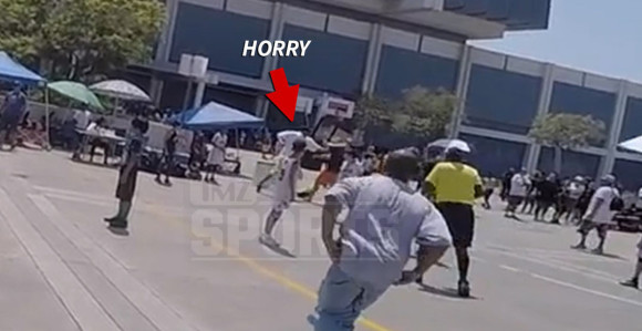 Видео: Има седам НБА титула, а туче се на баскету!