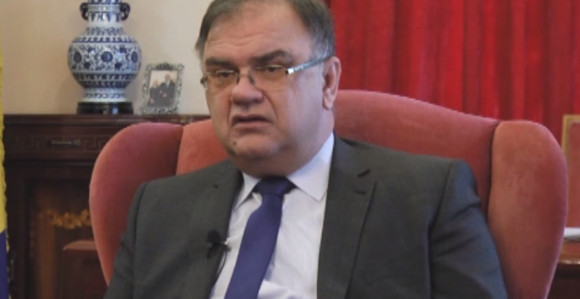 Чвршће против Додикове власти