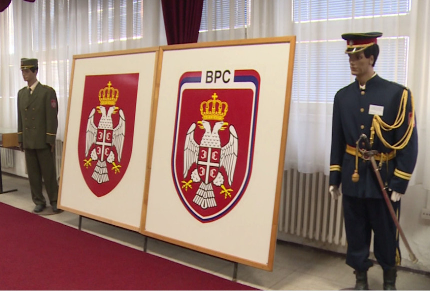 Власт 'прецртала' официре ВРС