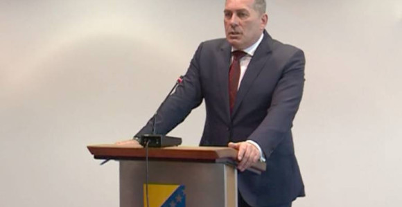 Изасланик Додика о трошку народа