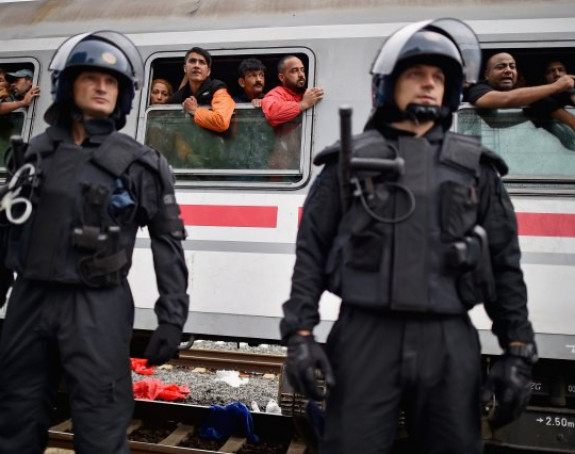 Policija tuče daleko od kamera