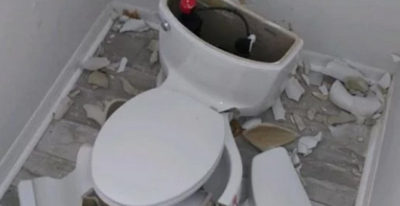 Grom udario u septičku jamu, eksplozija u WC 