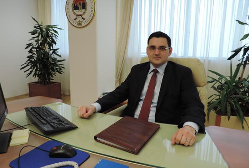 "Jeftiniji" auto ministru Klokiću