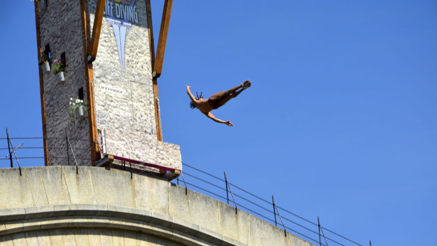 Скокови с моста у Мостару - посебан изазов!