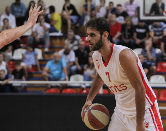 Zvezda opet ubjedljiva: AEK pao uz "plus 31"!