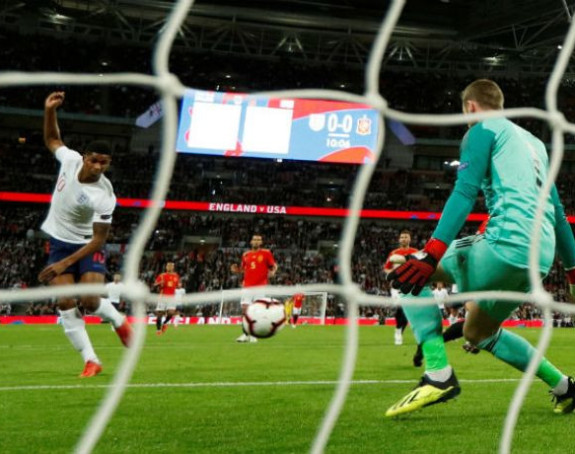 Видео - ЛН: Шпанци тукли Енглезе на Вемблију!