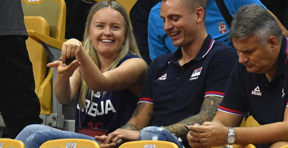 Natalija sa tribina u Kini bodri svog dečka! 