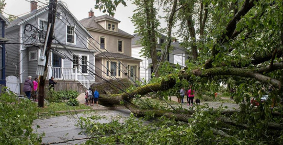 ''Dorijan'' stigao: Pola miliona ljudi bez struje