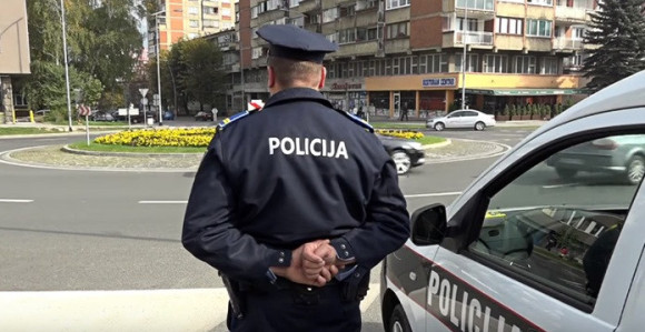Samo u BiH: Ukrali luk i čizme "rudarke"