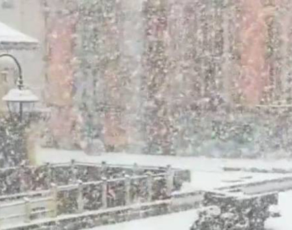 Snijeg zabijelio planinske krajeve u Austriji